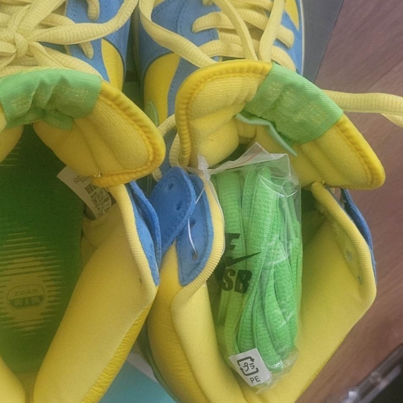 Authentic Marge Simpson Deadstock SB High Dunks - Picture 2 of 4